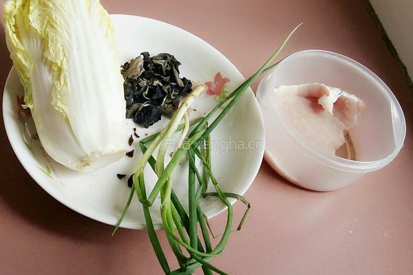 木耳娃娃菜肉片的做法图解1