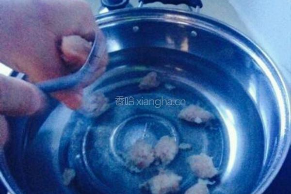 黄瓜丝丸子汤的做法图解4