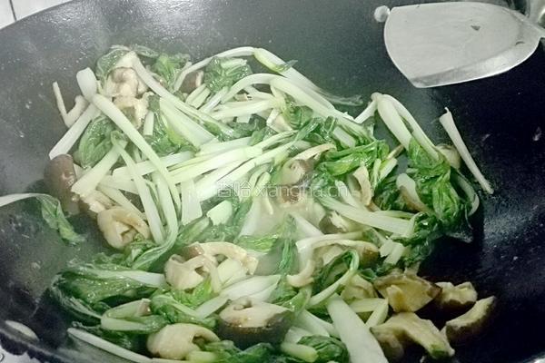 冬菇炒小白菜的做法图解6