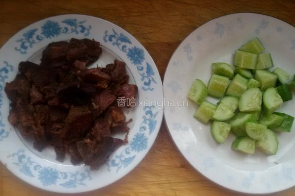 锅榻羊肉丁的做法图解1