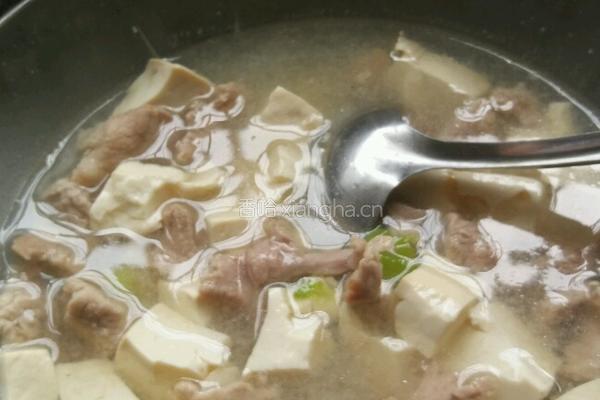 豆腐肉片汤的做法图解1
