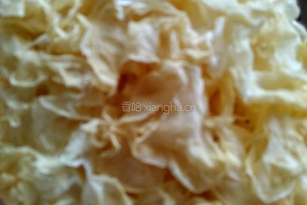 银耳薏仁汤的做法图解2