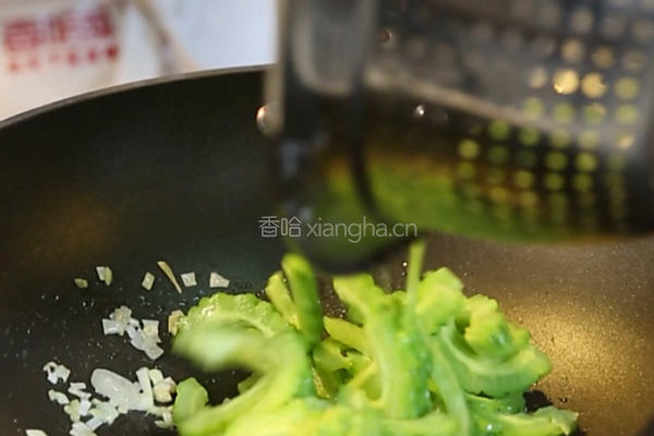苦瓜炒鸡蛋的做法图解7