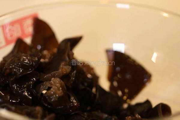 木耳炒鸡蛋的做法图解1