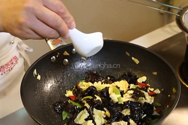 木耳炒鸡蛋的做法图解10