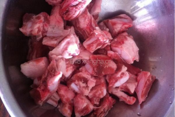 电饭煲排骨汤的做法图解1