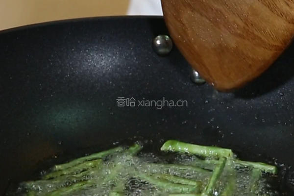 豆角炒仔鸡的做法图解3