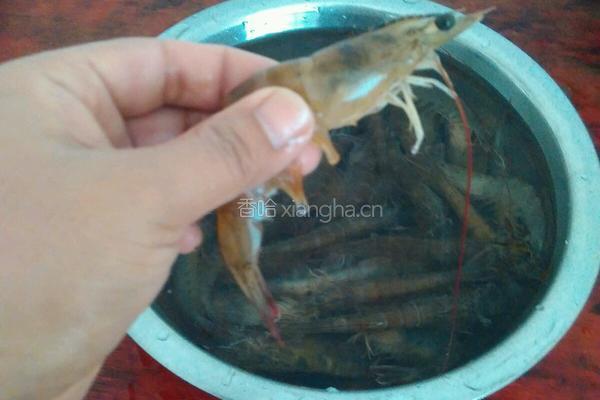油炸虾的做法图解1