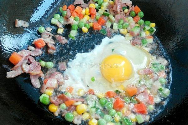 培根蛋炒饭的做法图解3