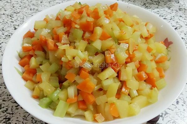 芹菜土豆胡萝卜丁的做法图解8