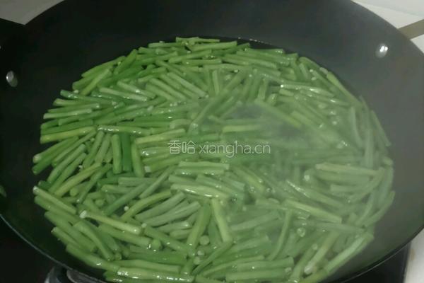 辣炒豇豆的做法图解1