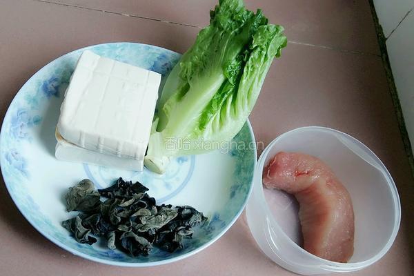 肉未豆腐黑木耳生菜汤的做法图解1