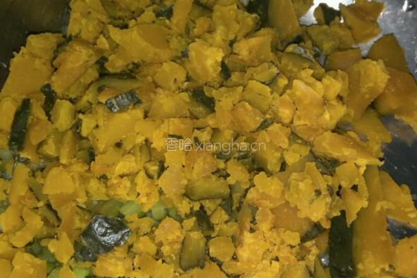 木耳窝瓜芹菜鸡蛋饼的做法图解2