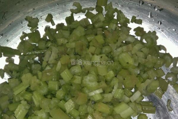 木耳窝瓜芹菜鸡蛋饼的做法图解3