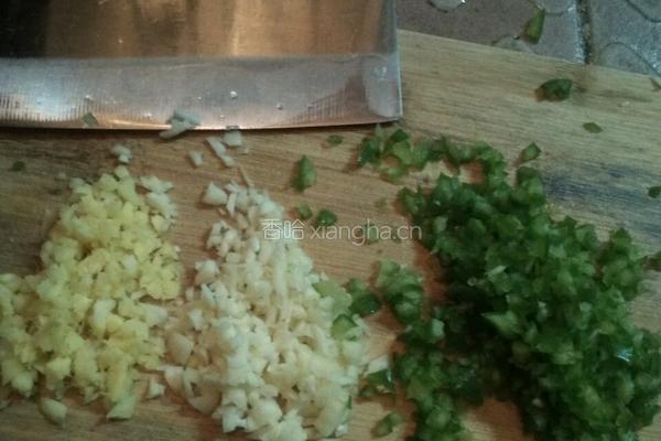 蒜蓉辣椒豆豉酱的做法图解1