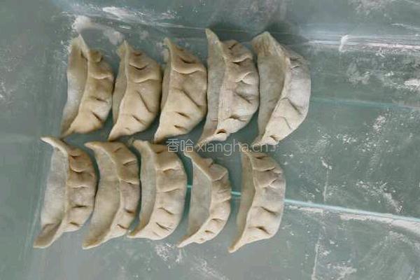 猪肉青菜香菇饺的做法图解9
