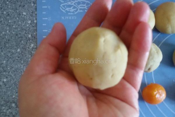 莲蓉蛋黄月饼的做法图解10
