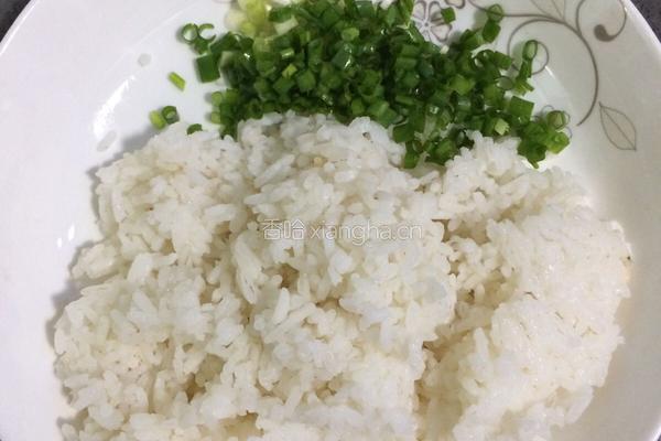 扬州炒饭（家庭简易版）的做法图解1