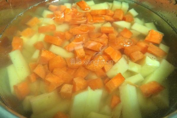 土豆焖饭的做法图解2