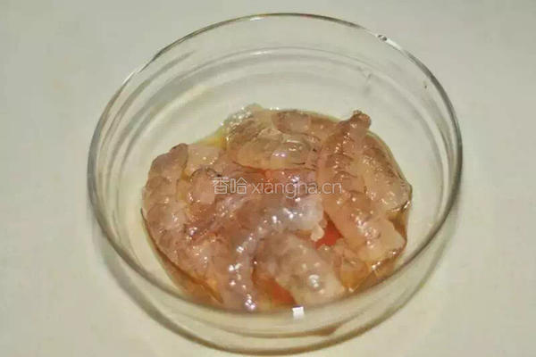 鲜虾仁菠菜卷的做法图解2