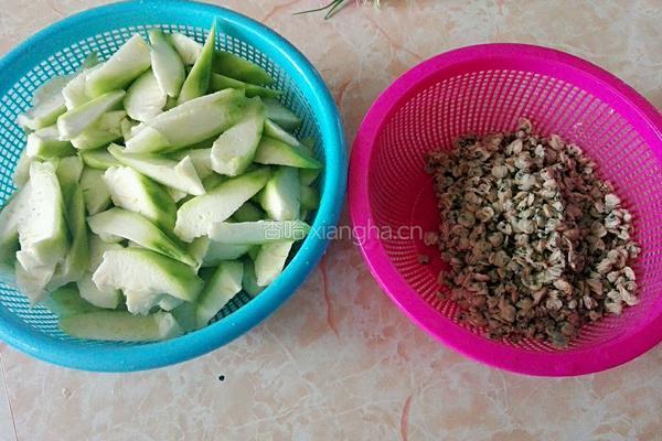 丝瓜炒蚬肉的做法图解2