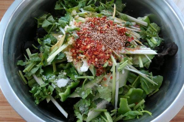 生椒凉拌黑木耳的做法图解4