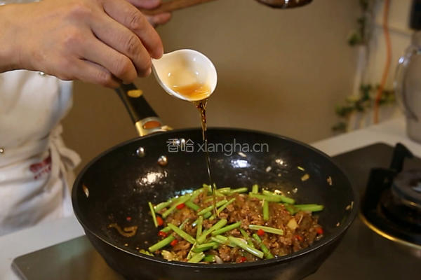肉末香芹炒粉条的做法图解6