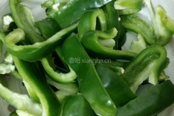 鸭翅炒灯笼椒的做法图解1