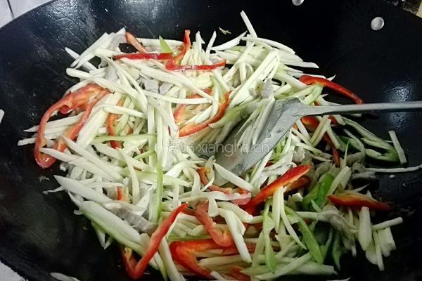 双椒瘦肉炒茭白的做法图解6