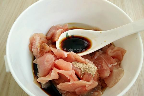 木耳炒肉的做法图解2