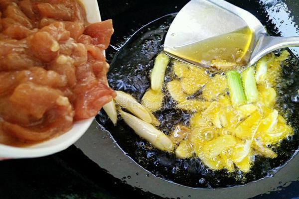 木耳炒肉的做法图解6