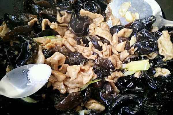木耳炒肉的做法图解8