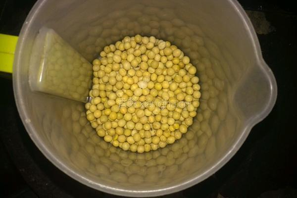 新鲜黄豆浆的做法图解1