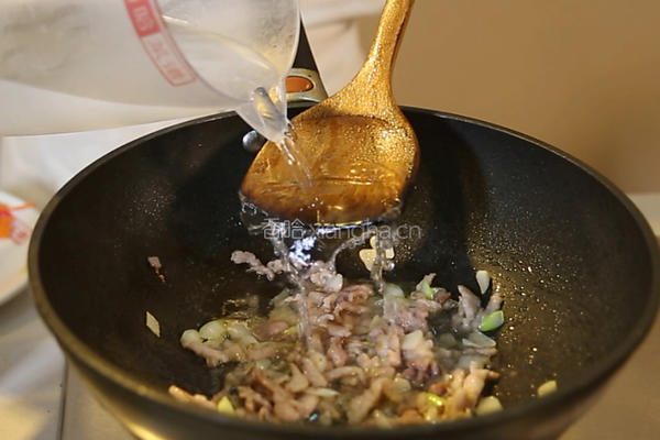 肉丝拉皮的做法图解5