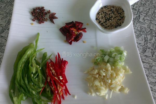 风味茄子的做法图解1