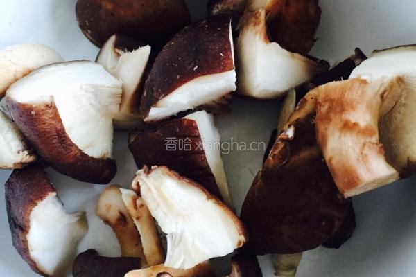 鸭腿烧香菇海带的做法图解3