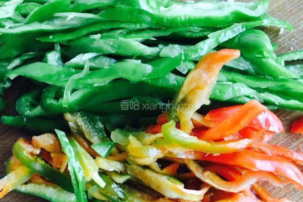 金针菇炒青椒的做法图解2