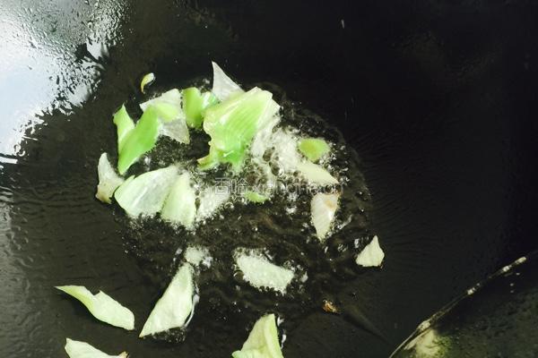金针菇炒青椒的做法图解3