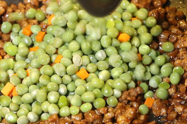 鲜豌豆牛肉粒的做法图解7