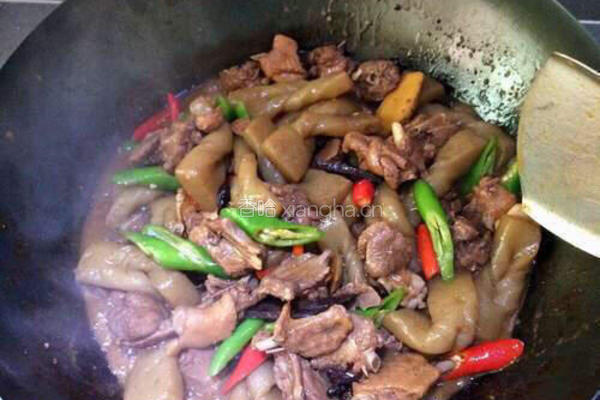蘑芋烧鸭肉的做法图解15
