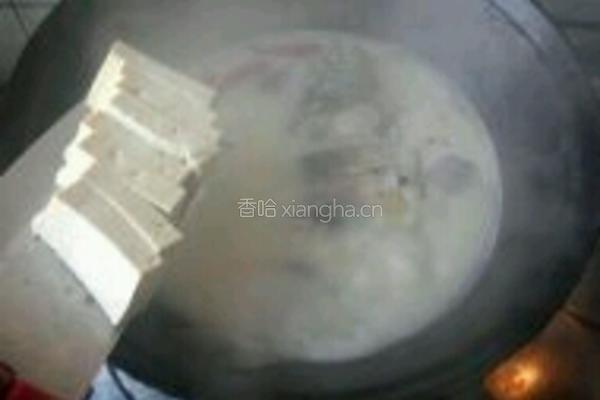 鲫鱼豆腐汤的做法图解5