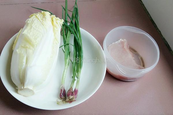 娃娃菜肉片的做法图解1
