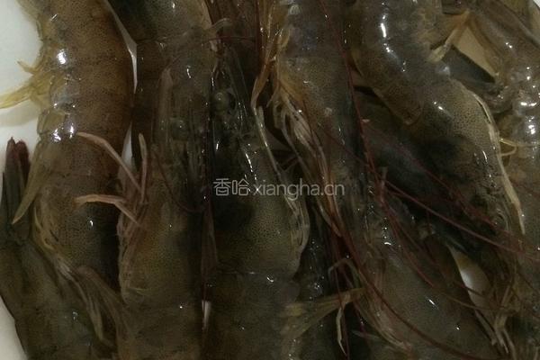 番茄酱虾的做法图解1
