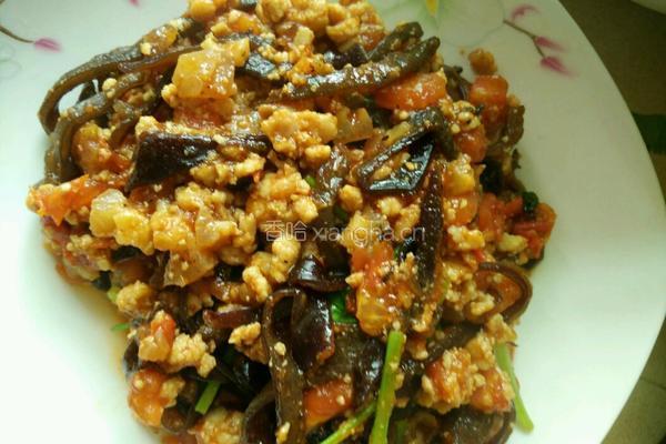 西红柿木耳瘦肉汤面的做法图解4