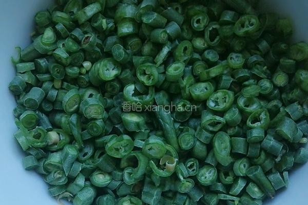 豆角疙瘩汤的做法图解1