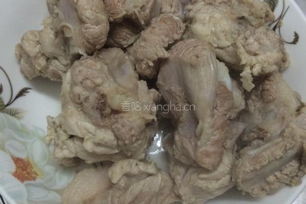 青橄榄炖排骨汤的做法图解2