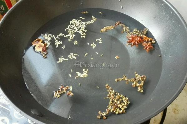 水煮花生米的做法图解2