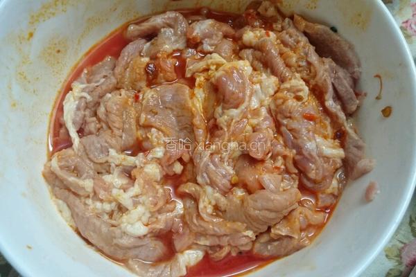甜椒肉片的做法图解1