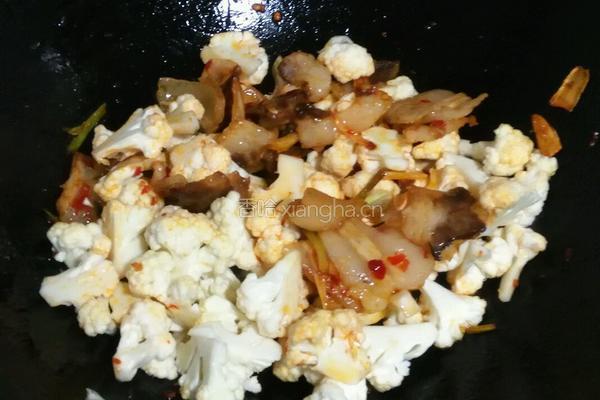 五花肉干煸菜花的做法图解6