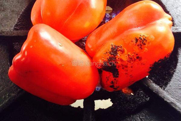 法式煎羊排配白兰地烩彩椒牛肝菌汁的做法图解2